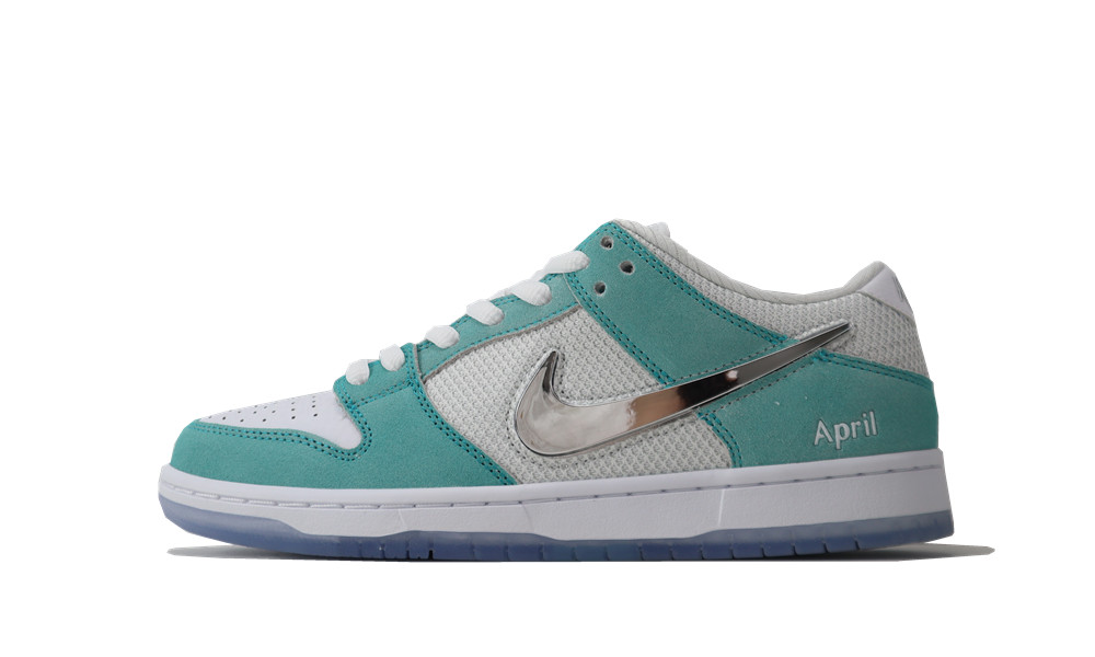 update Nike SB Dunk Low April...